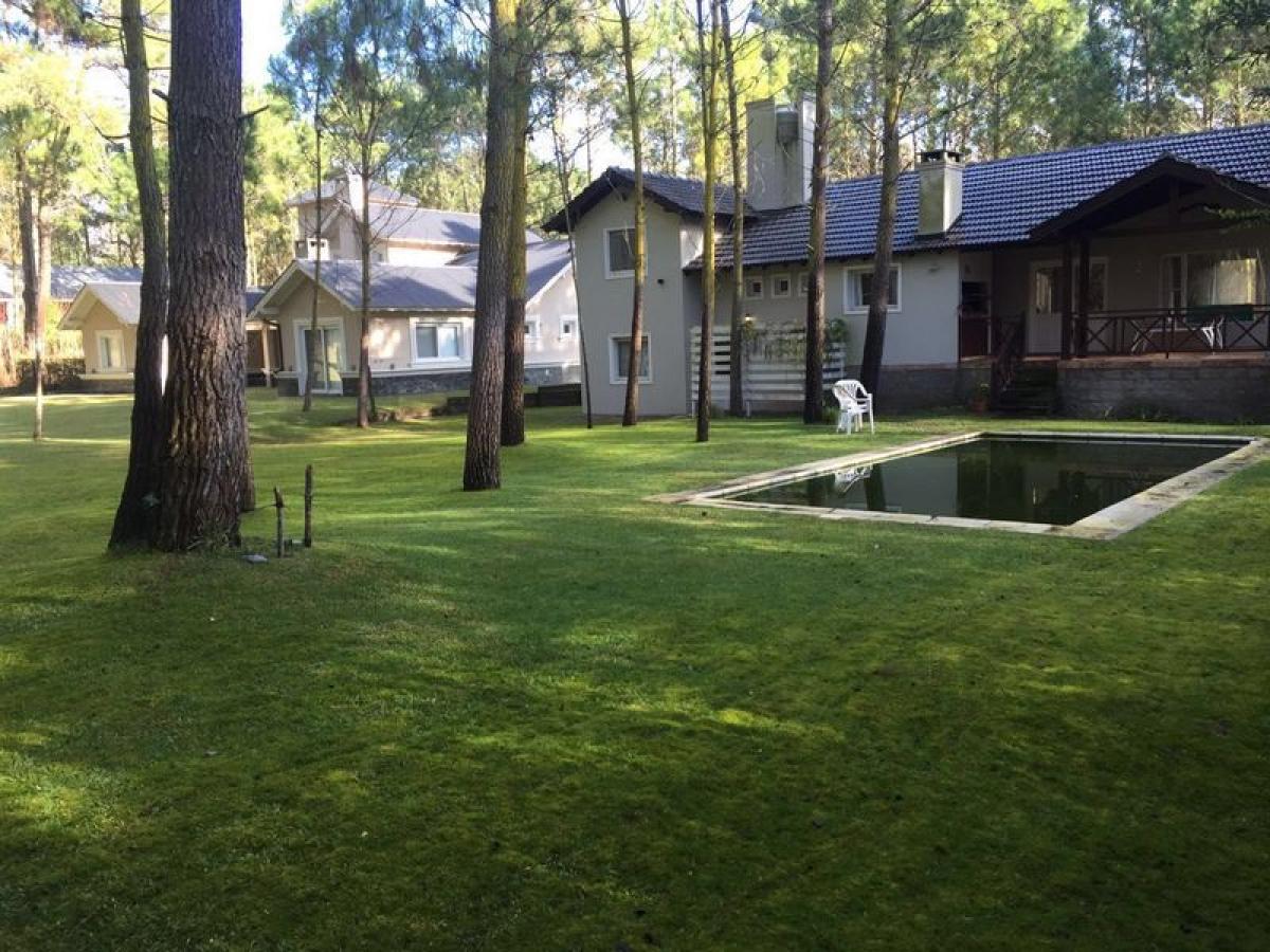 3 bedrooms House in Mar del Plata, Argentina No. 81350