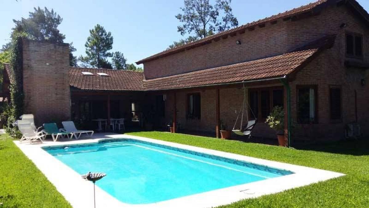 Casa de 5 dormitorios en Pilar, Argentina No. 7977