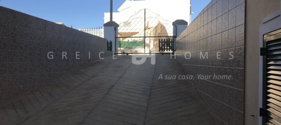 6 bedrooms Villa in Quarteira, Portugal No. 15991 3