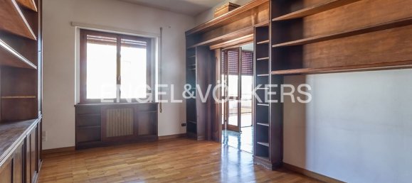4 rooms Apartment in Rome, Italy No. 63036 8