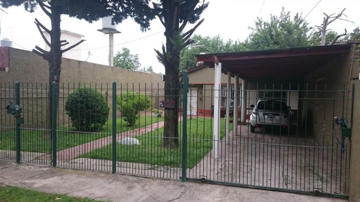 2 bedrooms House in Ituzaingo, Argentina No. 20252