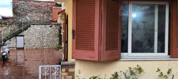 2 bedrooms House in Ercolano, Italy No. 291770 2