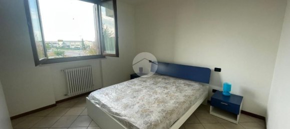 2-salle Appartement à Mantua, Italy No. 270309 7