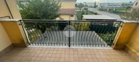 2-salle Appartement à Mantua, Italy No. 270309 6