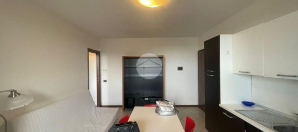 2-salle Appartement à Mantua, Italy No. 270309 4