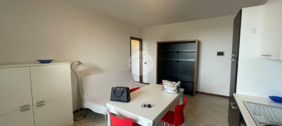 2-salle Appartement à Mantua, Italy No. 270309 3