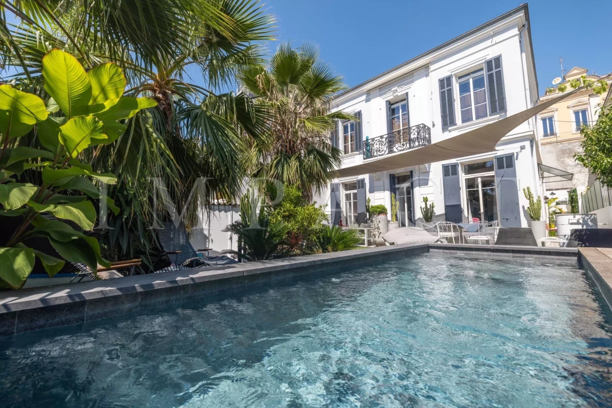 5 rooms Villa in Cannes, France No. 339463