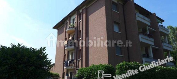 4 rooms Apartment in Reggio Emilia, Italy No. 330540 2