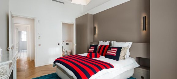 4 bedrooms Apartment in Paris, France No. 179140 10