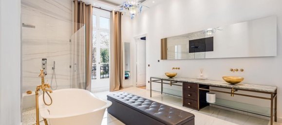 4 bedrooms Apartment in Paris, France No. 179140 8