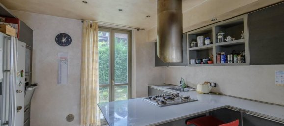 5 bedrooms Villa in Arona, Italy No. 372361 12