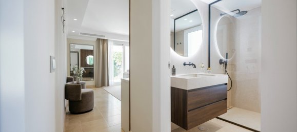 7 bedrooms Villa in Benahavis, Spain No. 4747 21