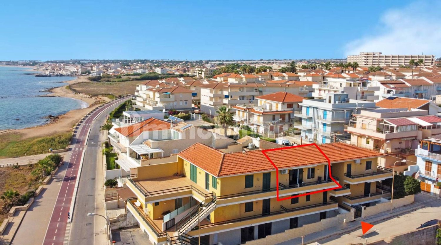 Apartamento de 2 dormitorios en Ragusa, Italy No. 127145