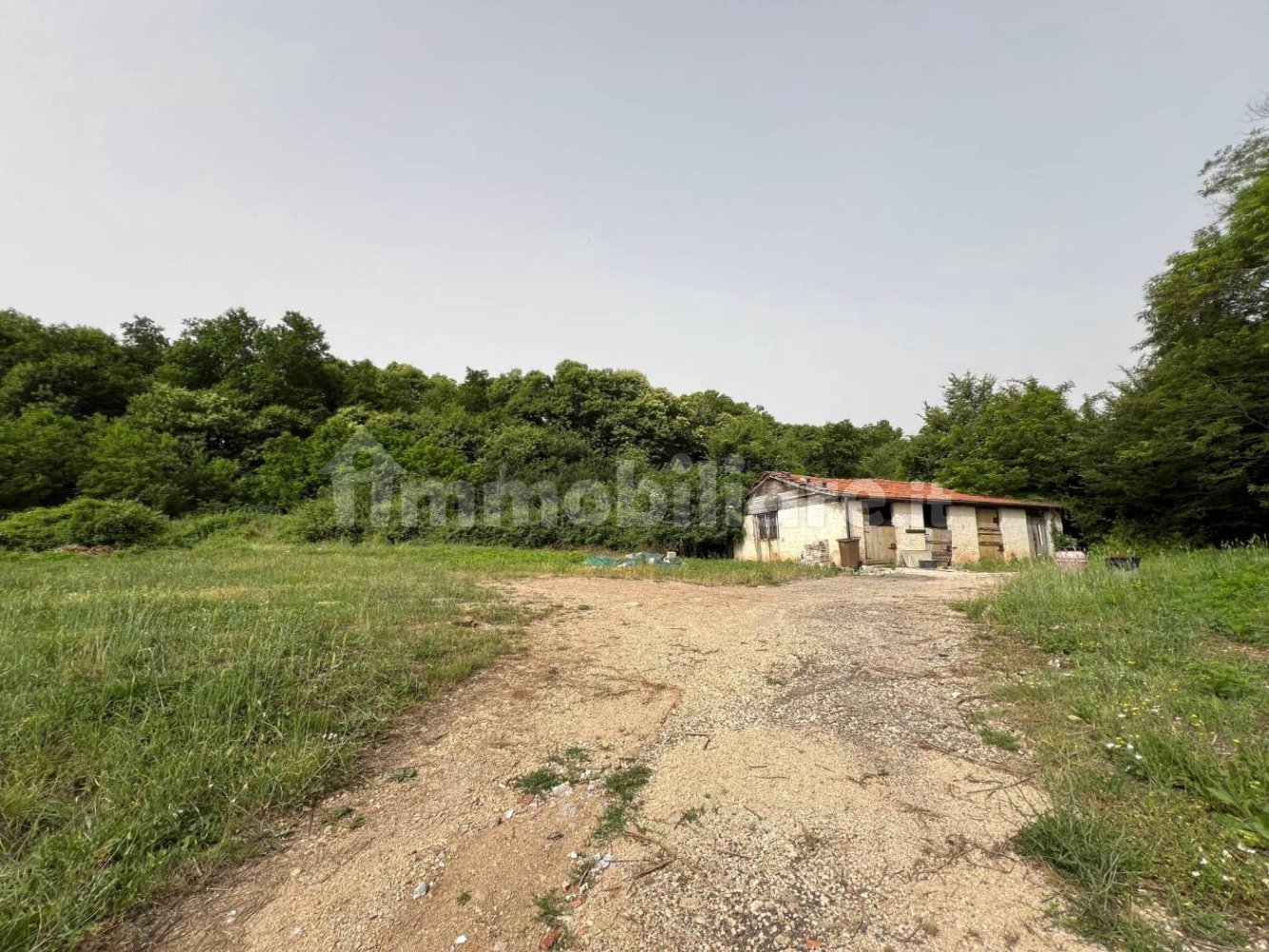 Склад с 3 комнатами в Фьюджи, Италия № 229863