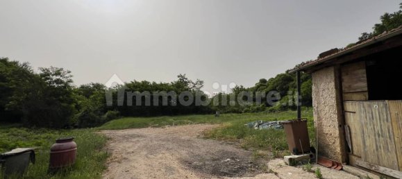 Склад с 3 комнатами в Фьюджи, Италия № 229863 8