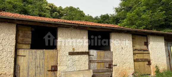 Склад с 3 комнатами в Фьюджи, Италия № 229863 5