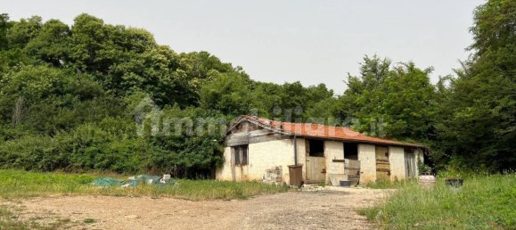 Склад с 3 комнатами в Фьюджи, Италия № 229863 3