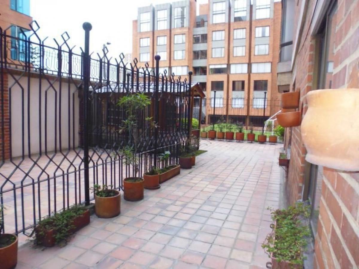 Casa de 3 dormitorios en Bogotá, Colombia No. 10168