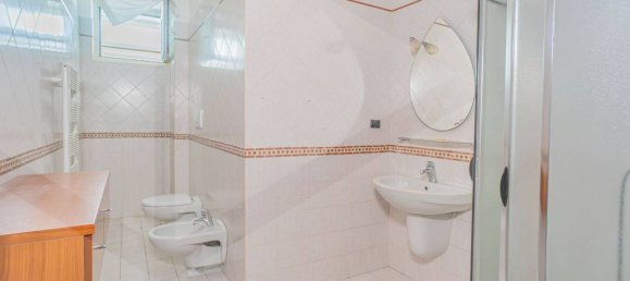 Квартира с 3 комнатами в Бари, Италия № 209325 16