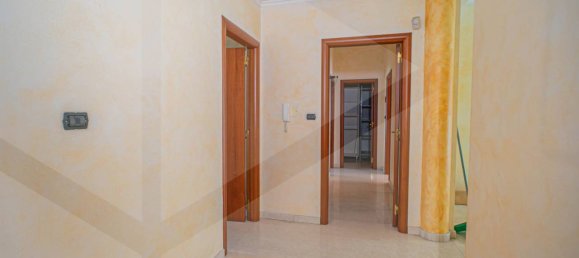 Квартира с 3 комнатами в Бари, Италия № 209325 4