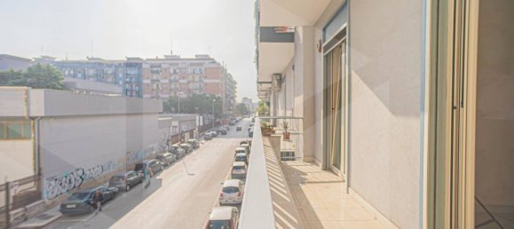 Квартира с 3 комнатами в Бари, Италия № 209325 23