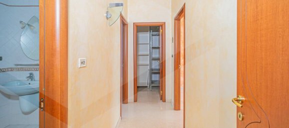 Квартира с 3 комнатами в Бари, Италия № 209325 15