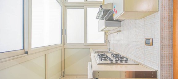 Квартира с 3 комнатами в Бари, Италия № 209325 10