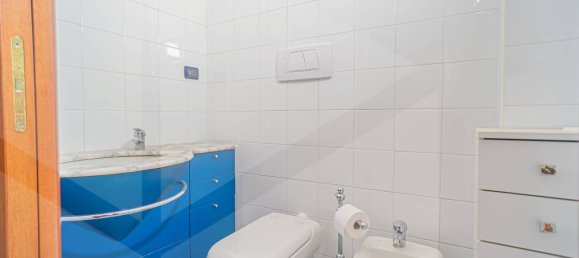 Квартира с 3 комнатами в Бари, Италия № 209325 27