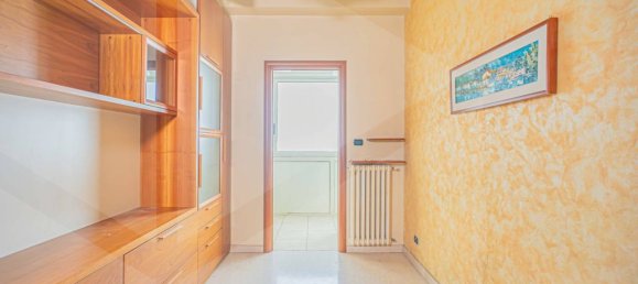 Квартира с 3 комнатами в Бари, Италия № 209325 2