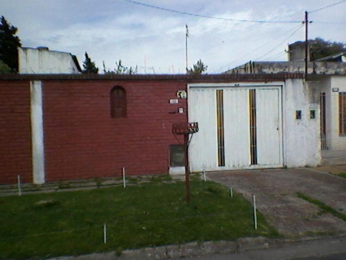 3 bedrooms House in Moron, Argentina No. 99330