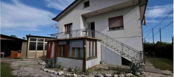 5 rooms House in Povegliano, Italy No. 287776 2