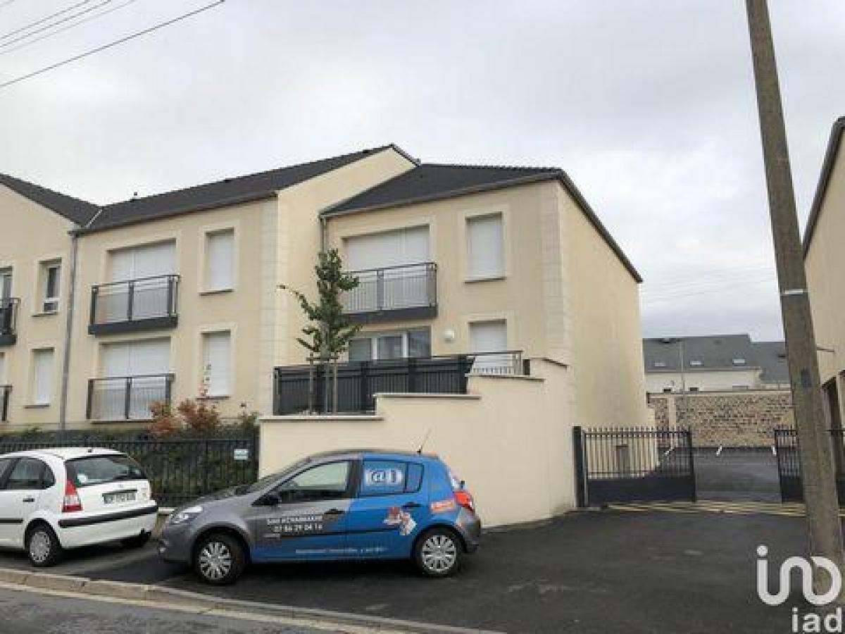 Magasin à Persan, France 110m² No. 18535