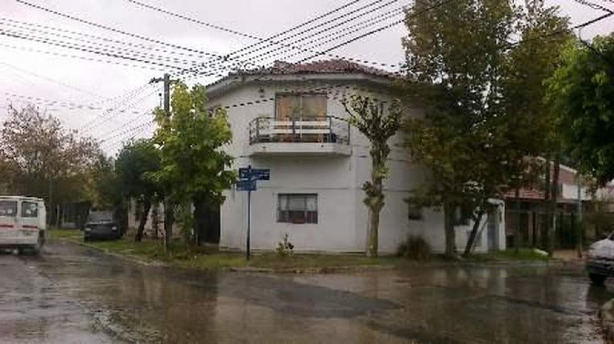 3 bedrooms House in Moron, Argentina No. 17451