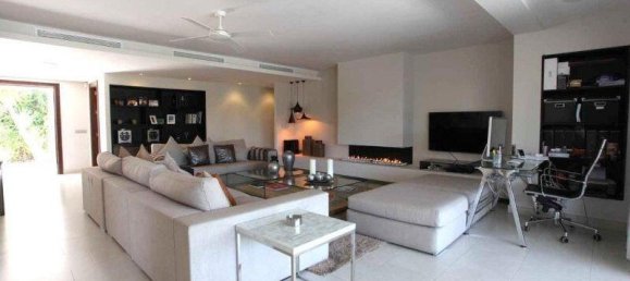 Villa de 4 dormitorios en Marbella, Spain No. 78849 3