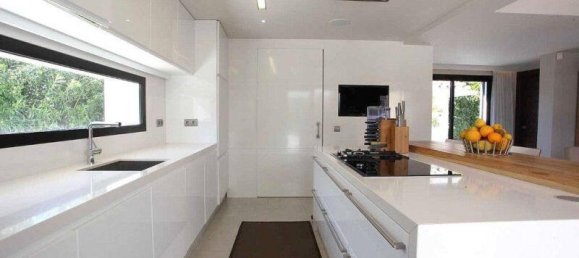 Villa de 4 dormitorios en Marbella, Spain No. 78849 10