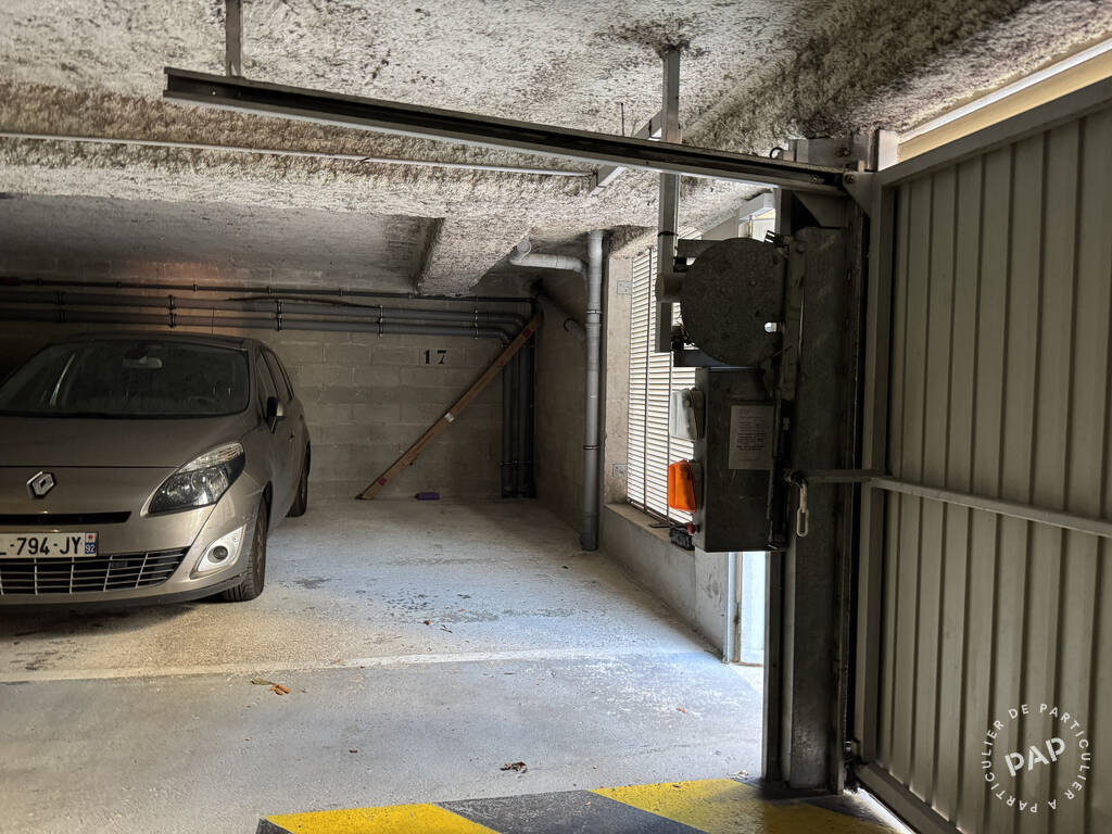 Estacionamiento en Montrouge, France No. 333469