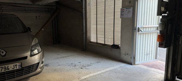 Estacionamiento en Montrouge, France No. 333469 2