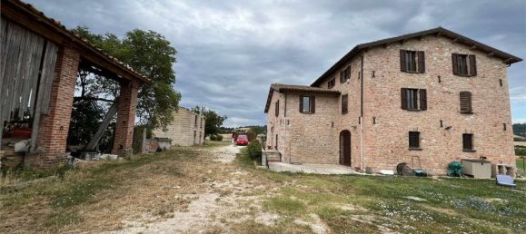 14غرفة منزل في Gualdo Tadino, Italy رقم 69443 31