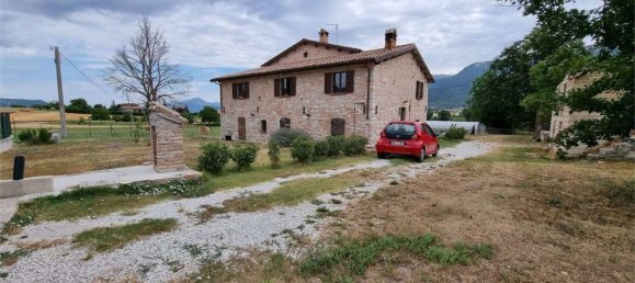 14غرفة منزل في Gualdo Tadino, Italy رقم 69443 27