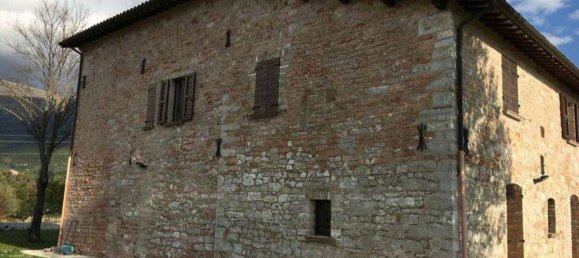 14غرفة منزل في Gualdo Tadino, Italy رقم 69443 3