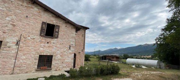 14غرفة منزل في Gualdo Tadino, Italy رقم 69443 46