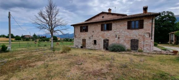 14غرفة منزل في Gualdo Tadino, Italy رقم 69443 24