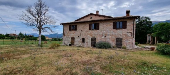 14غرفة منزل في Gualdo Tadino, Italy رقم 69443 23