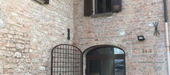 14غرفة منزل في Gualdo Tadino, Italy رقم 69443 48