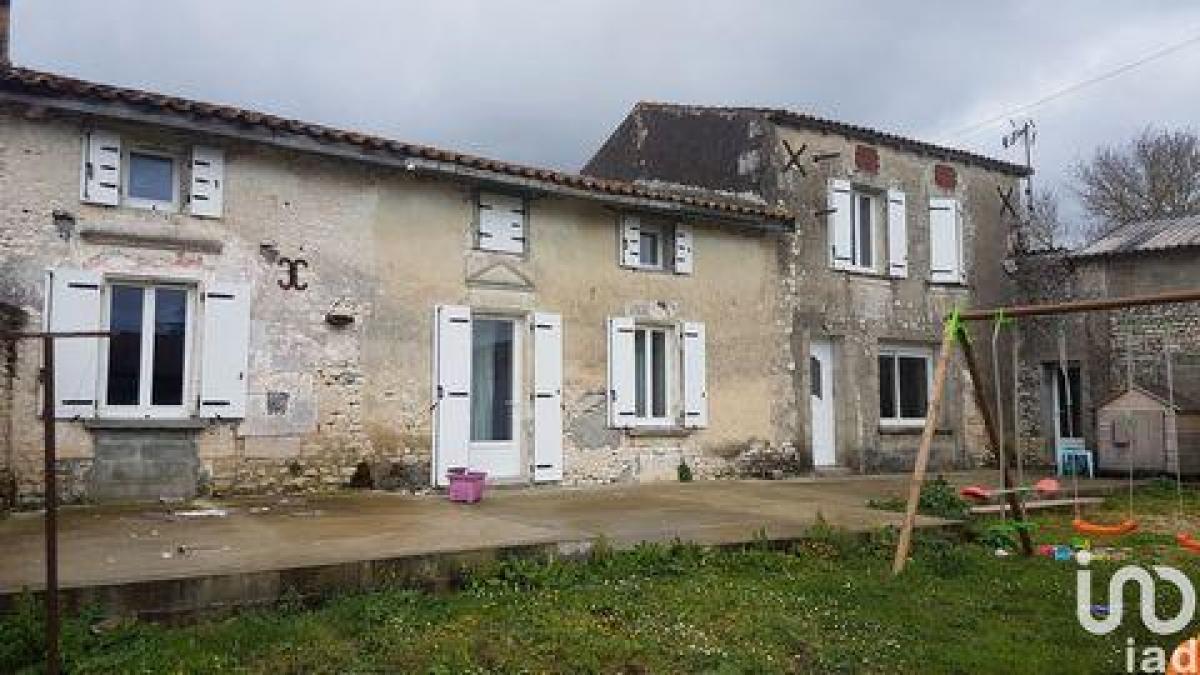 3 bedrooms House in Cognac, France No. 24621