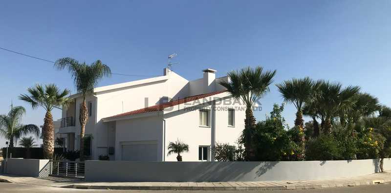 7 bedrooms Commercial property in Latsia, Cyprus No. 13592