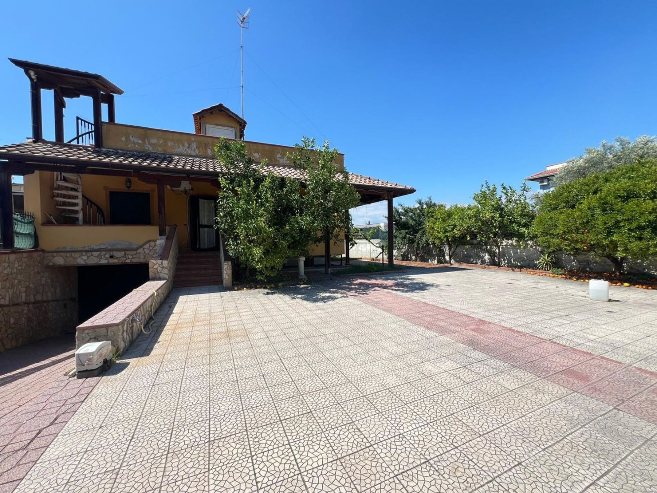 4 bedrooms Villa in Giugliano in Campania, Italy No. 334771