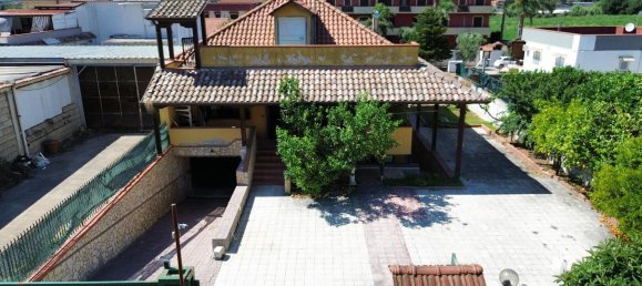 4 bedrooms Villa in Giugliano in Campania, Italy No. 334771 2