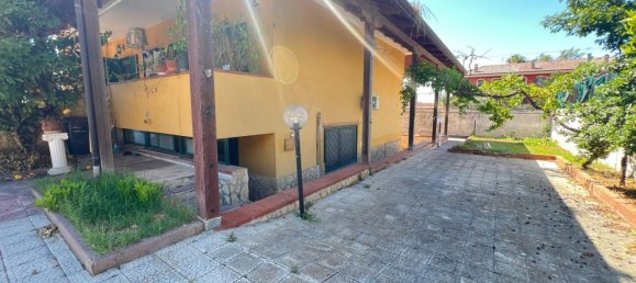 4 bedrooms Villa in Giugliano in Campania, Italy No. 334771 3