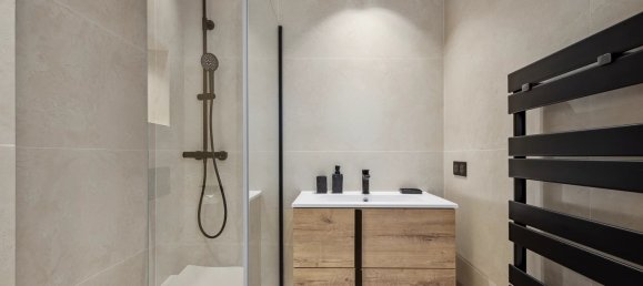 2 bedrooms Apartment in Cannes, France No. 727 3